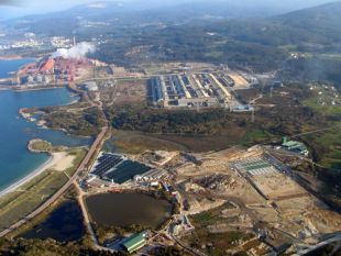 Unha imaxe da planta de Alcoa, situada entre os concellos de Cervo e Xove (A Mariña)