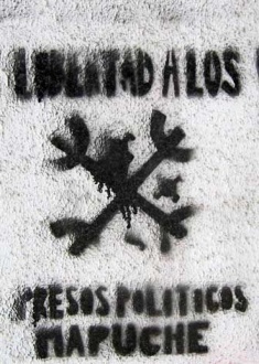 Cartel pedindo a liberdade dos presos políticos mapuches