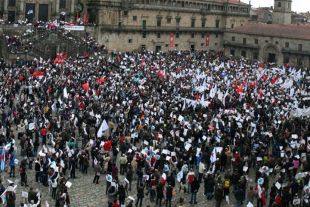 A xente entrando na Praza do Obradoiro / Foto: Consello da Cultura  (clique para ampliar)