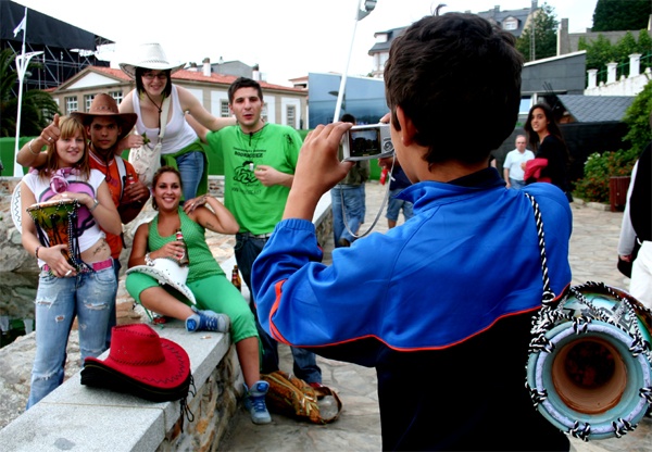 Quen vende megáfonos a 10 euros tamén pode sacar fotos