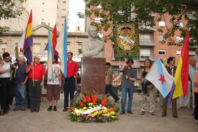 Bandeiras e busto (7/1/2007)